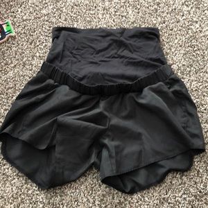 Maternity running/activewear shorts